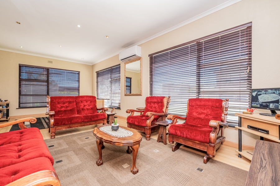 5 Bedroom Property for Sale in Protea Heights Western Cape